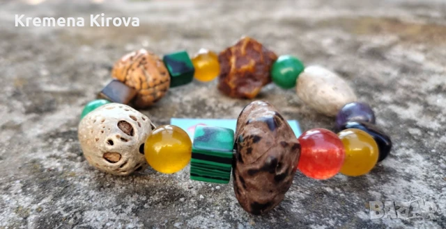 Дамска гривна с екзотични семки и минерали. Бижута Луди гъби. Ръчна изработка.