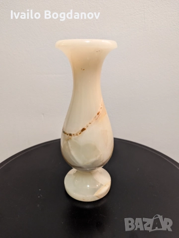 Малка вазичка от Оникс