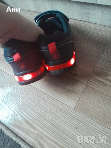 Детски светещи маратонки 33 номер, снимка 6 - Детски маратонки - 54015902