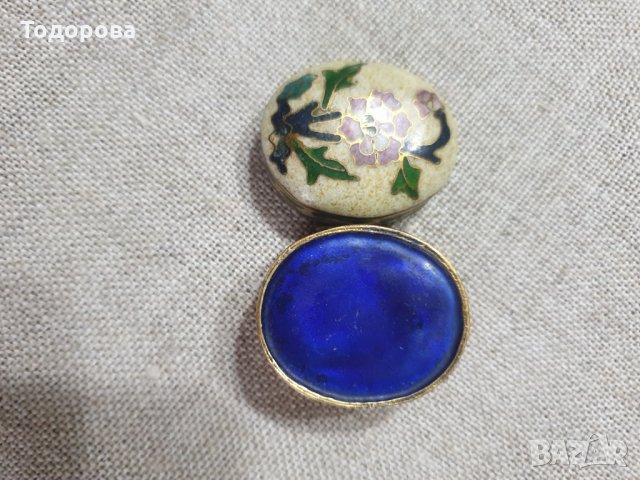 Старинна елипсовидна кутийка от бронз и цветен емайл, снимка 4 - Други ценни предмети - 34986297