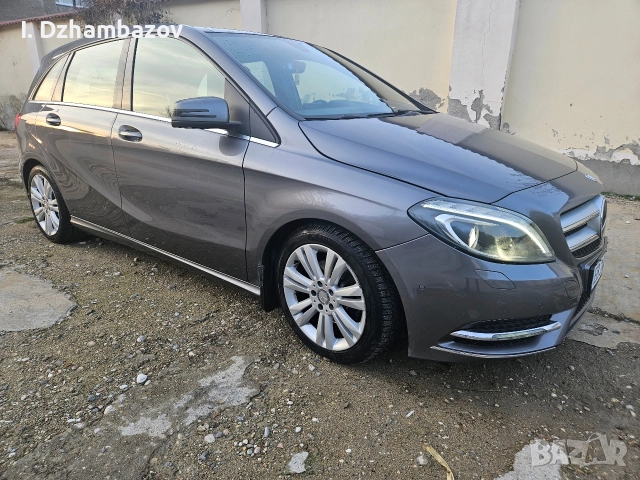 Mercedes B180 *КОЖА *ПОДГРЕВ *DISTRONIC * Park asist* Android auto&Carplay * KAMERA, снимка 10 - Автомобили и джипове - 52632583