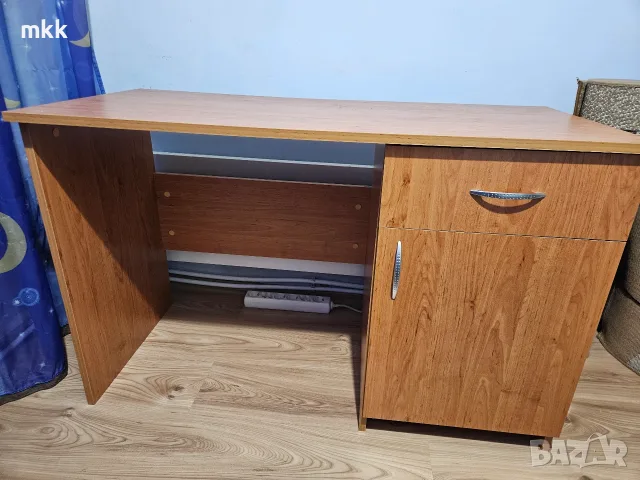 Практично дървено бюро, снимка 5 - Бюра - 56384307
