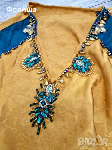 Лимитирана Арабска Жакард Златна Рокля с Инкрустирани Зелени Изумрудени Камъчета и Блестящи Мъниста, снимка 8 - Рокли - 51006223