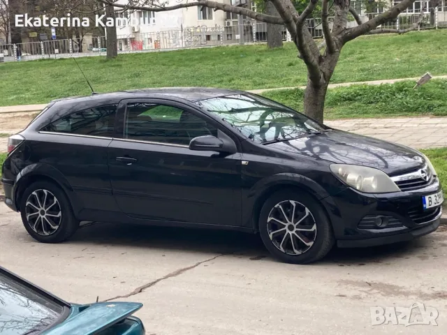 Продава се Opel Astra H GTC 1.9 CDTI – ИЗЦЯЛО обслужена! , снимка 2 - Автомобили и джипове - 50367622