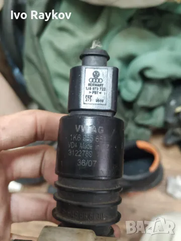 Помпичка чистачки VW Golf 5 2.0 TDI , 1К6955651, снимка 2 - Части - 50243429
