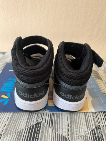 Adidas унисекс маратонки, снимка 3 - Детски маратонки - 54330952