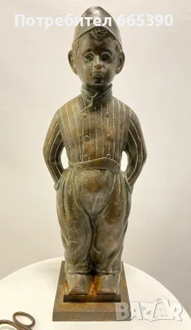 Старинна поставка за камина