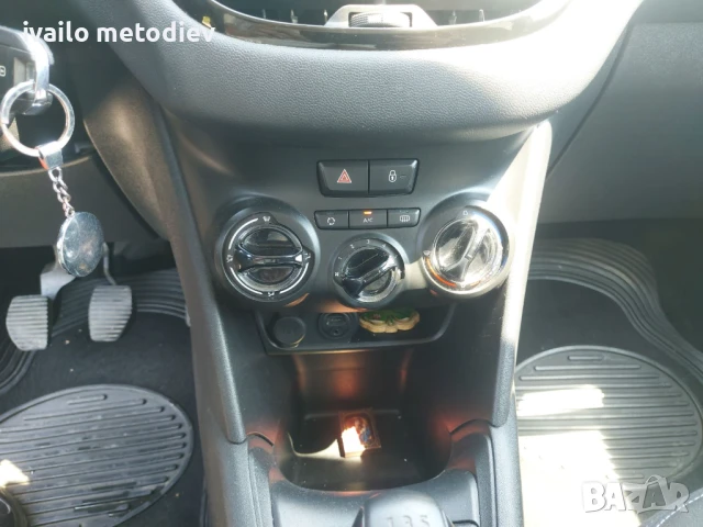 Peugeot 208 1.2 бензин 82к.с  2013г., снимка 16 - Автомобили и джипове - 50821475
