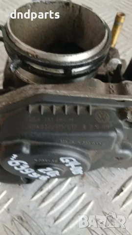 Дроселова клапа VW Golf 4 2.0i 2000 06A133064H Volkswagen Golf IV (1998-2004), снимка 2 - Части - 55983751