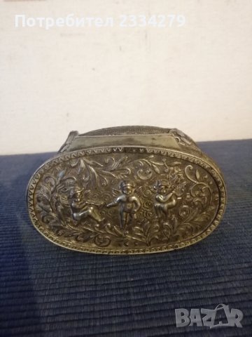 Стара кутийка за пръстени, орнаментирана метална с кадифе. , снимка 3 - Антикварни и старинни предмети - 44245717