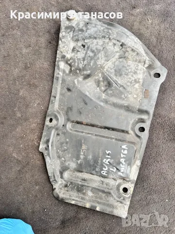 Кора странична лява  двигател за Тойота Аурис. 51444-02041