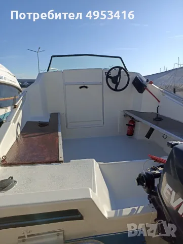 Моторна яхта EROS 430 с кабина за 4 души + Evinrude 9.8 к.с. + колесар, снимка 7 - Воден транспорт - 56137673