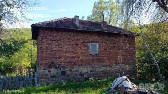 Продавам двор и къща  на два етажа в с. Бойковец Област София ., снимка 7 - Къщи - 50181184