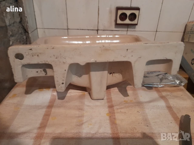 Малка бежава порцеланова мивка шир.38 см в дълб 30 см , снимка 3 - Мивки - 51418947