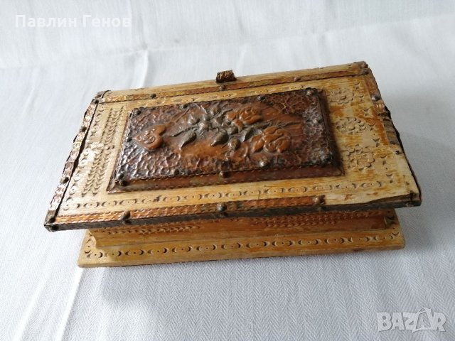 Стара дървена кутия, дърворезба, меден обков
