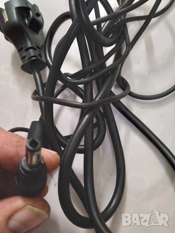 Оригинално зарядно за лаптоп TOSHIBA ADP-30JH 19V, 1.58A, снимка 2 - Части за лаптопи - 52975907