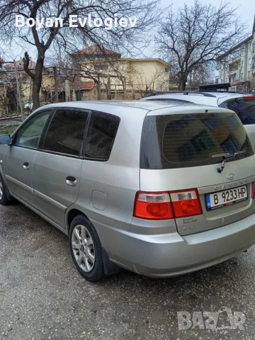 Kia Carens 2.0 CRDI Автомат, снимка 3 - Автомобили и джипове - 52917902