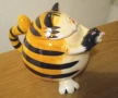 Интересен керамичен комплект чайник и купа, снимка 3