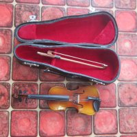 Уникална мини цигулка в калъф с лък, снимка 7 - Струнни инструменти - 36589543