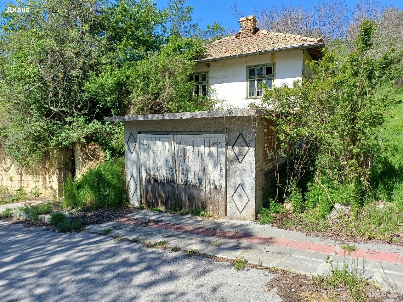 Селска къща за ремонт, снимка 1