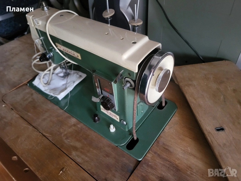 продавам три броя шевни машини, снимка 1