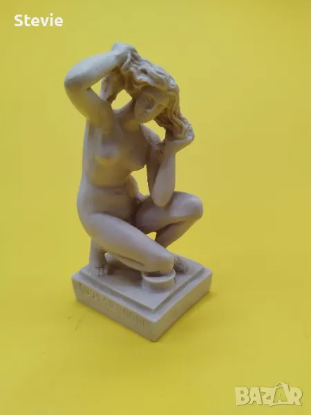 Малка статуетка на Афродита, снимка 1