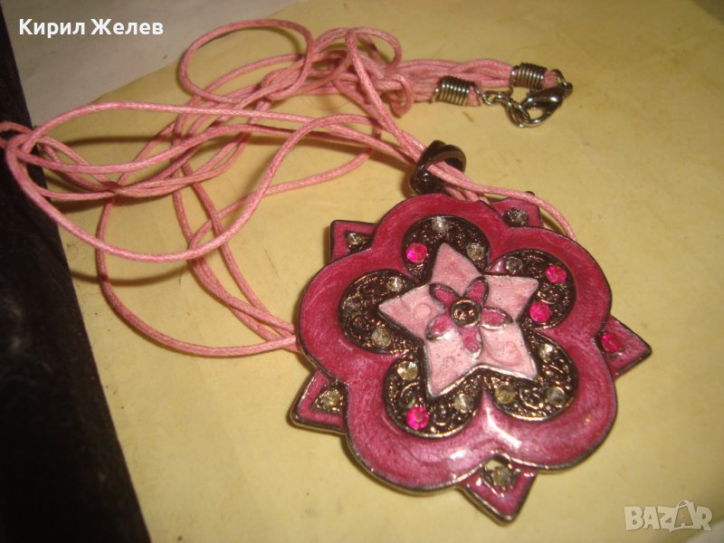 ПРЕКРАСЕН ФЛОРАЛЕН с ЕМАЙЛ-ЛАК и ЦВЕТНИ КРИСТАЛЧЕТА АРТ МЕДАЛЬОН ЛЯТНО МОДНО КОЛИЕ 27904, снимка 1