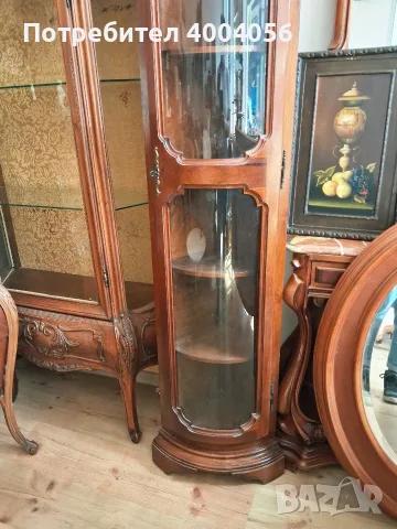 Ъглова  витрина, снимка 3 - Антикварни и старинни предмети - 56042146