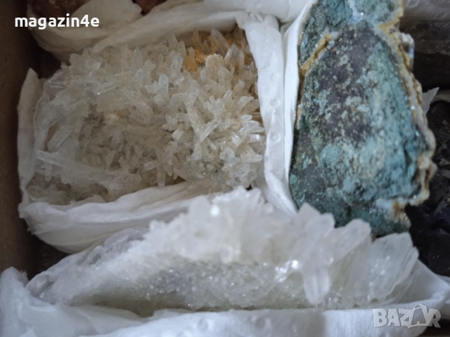 Sale, Кутия с минерали от България,естествени кристали и камъни, за колекционери геолози любители, , снимка 3 - Колекции - 51854624