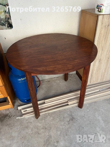 Кръгла маса разстегателна