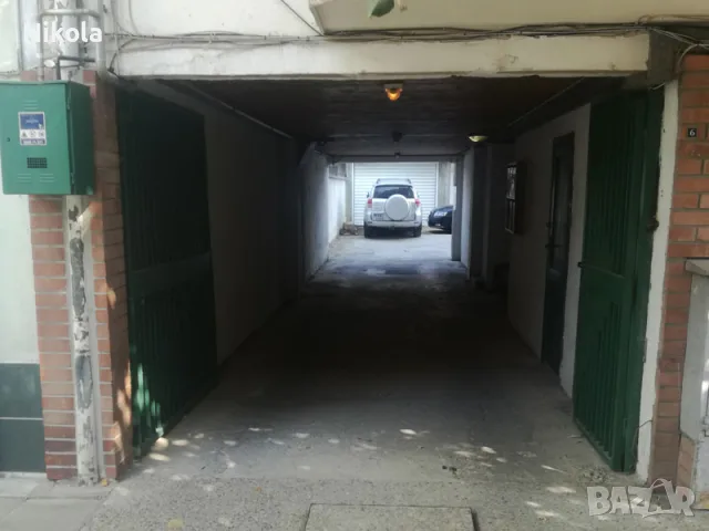 Под Наем Голям Тухлен Гараж 27кв.м в Идеалния Център на Пазарджик-Театъра !, снимка 2 - Гаражи и паркоместа - 55780212