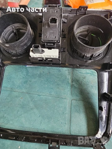 Рамка за авторадио NAVI Dacia Lodgy 1.5 DCI 2012 – 682604219R, снимка 2 - Части - 50613328