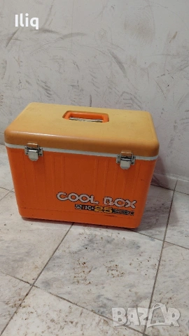 хладилен куфар за съхранение на студени напитки. 