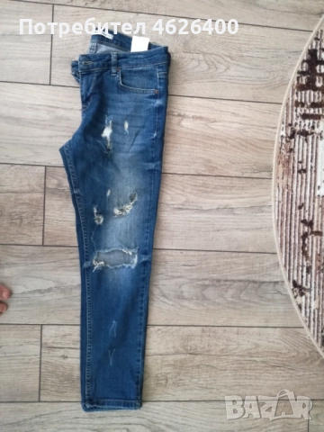 Продавам чисто нови тъмно-сини дънки