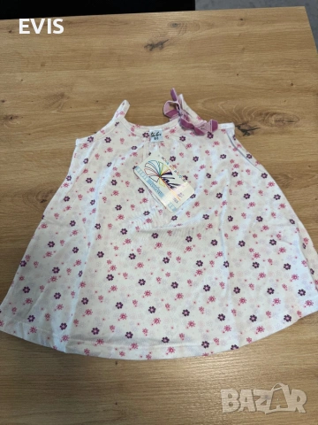 Предлагам красива бяла рокля с цветя