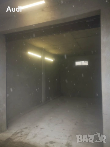 Собственик продавам масивен тухлен гараж с височина 4 метра кв. Зоната над PRAKTIKER Монтирана елект, снимка 6 - Гаражи и паркоместа - 53980974