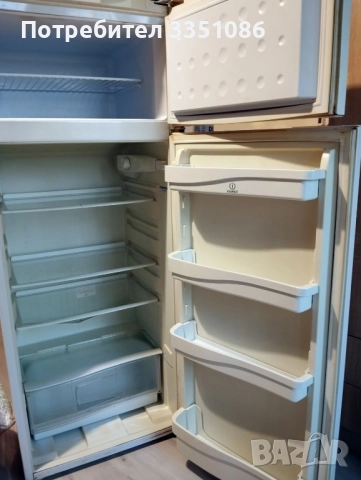 Продавам хладилник indesit