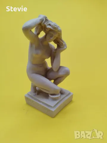 Малка статуетка на Афродита, снимка 1