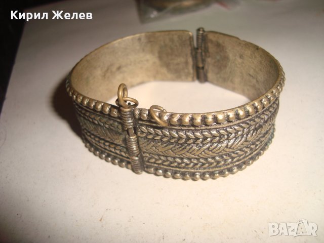 СТАРА БРОНЗОВА ВЪЗРОЖДЕНСКА ГРИВНА с ЩИФТ и СИНЯ КЕРАМИКА ОРНАМЕНТИРАНА 9839, снимка 11 - Антикварни и старинни предмети - 31720572