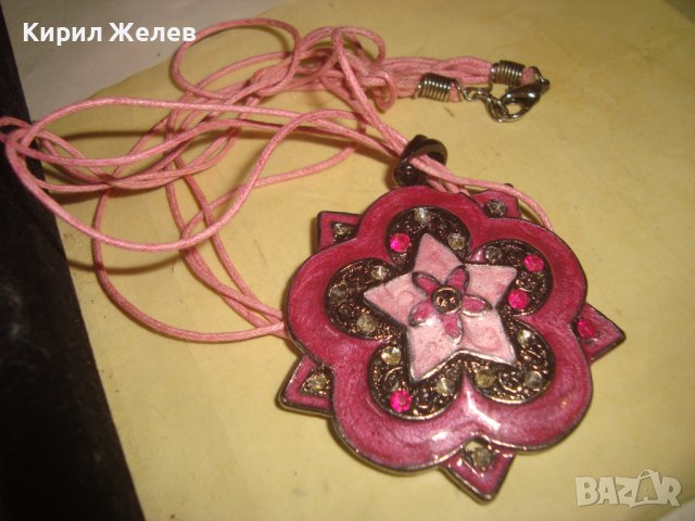 ПРЕКРАСЕН ФЛОРАЛЕН с ЕМАЙЛ-ЛАК и ЦВЕТНИ КРИСТАЛЧЕТА АРТ МЕДАЛЬОН ЛЯТНО МОДНО КОЛИЕ 27904