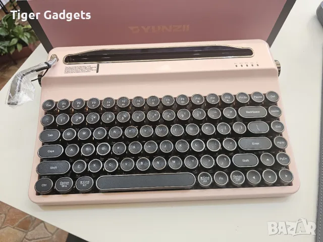 YUNZII QL75 Retro Typewriter – механична клавиатура QMK/VIA, RGB, 3 режима
