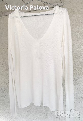 Млечнобяла блуза кежуал с V деколте