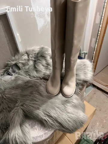 Стилни ботуши в сиво/бежево