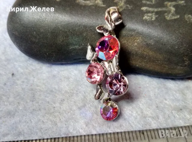 ИЗЯЩЕН АРТИСТИЧЕН ФЕШЪН АРТ МЕДАЛЬОН с БЯЛА ПОЗЛАТА и БЛЕСТЯЩИ ФАСЕТИРАНИ КАМЪНИ АМЕТИСТ 38930