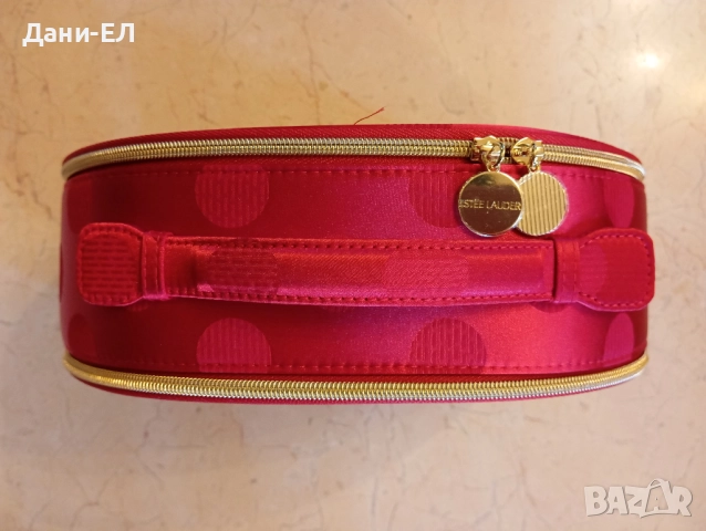 Estee Lauder Разкошен козметичен куфар от коледен блокбастър 2025, снимка 3 - Декоративна козметика - 52116927