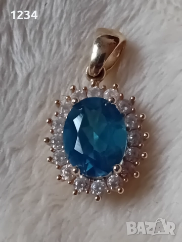 Златен медальон с естествен топаз