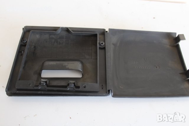 Декоративна пластмаса под волана с Капак за бушони Опел Вектра А 1.4i 1991 Opel Vectra A, снимка 4 - Части - 42831116