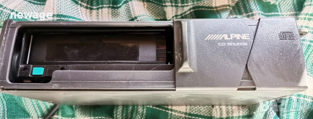 Alpine 5960 CD авто чейнджър, произведен в Япония, снимка 2 - Други - 52261046