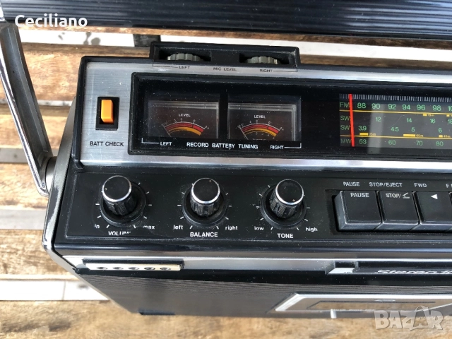 Радиокасетофон SANKEI TCR-1000H(Japan), снимка 4 - Радиокасетофони, транзистори - 52845845