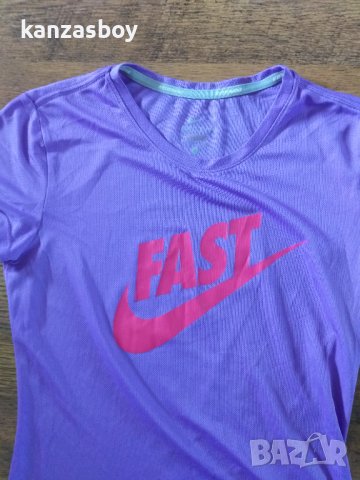 nike fast - страхотна дамска тениска КАТО НОВА, снимка 2 - Тениски - 38737667